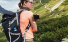 Frau mit Diabetes am Wandern