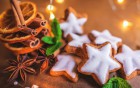 Weihnachtsgewürze, Zimtstangen und Zimtsterne